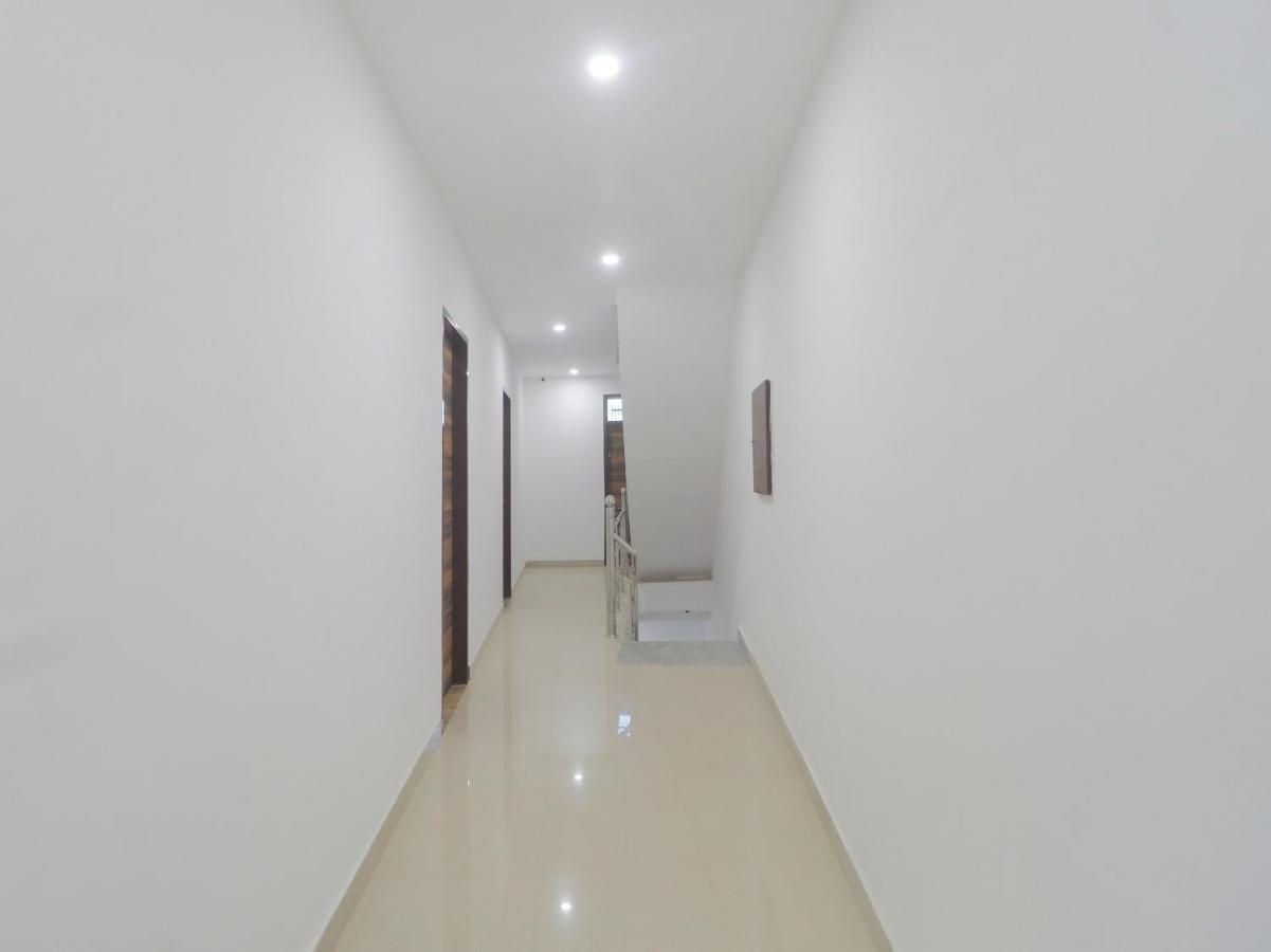 SPOT ON 82731 Hotel Supriya Vijayawāda Exterior foto