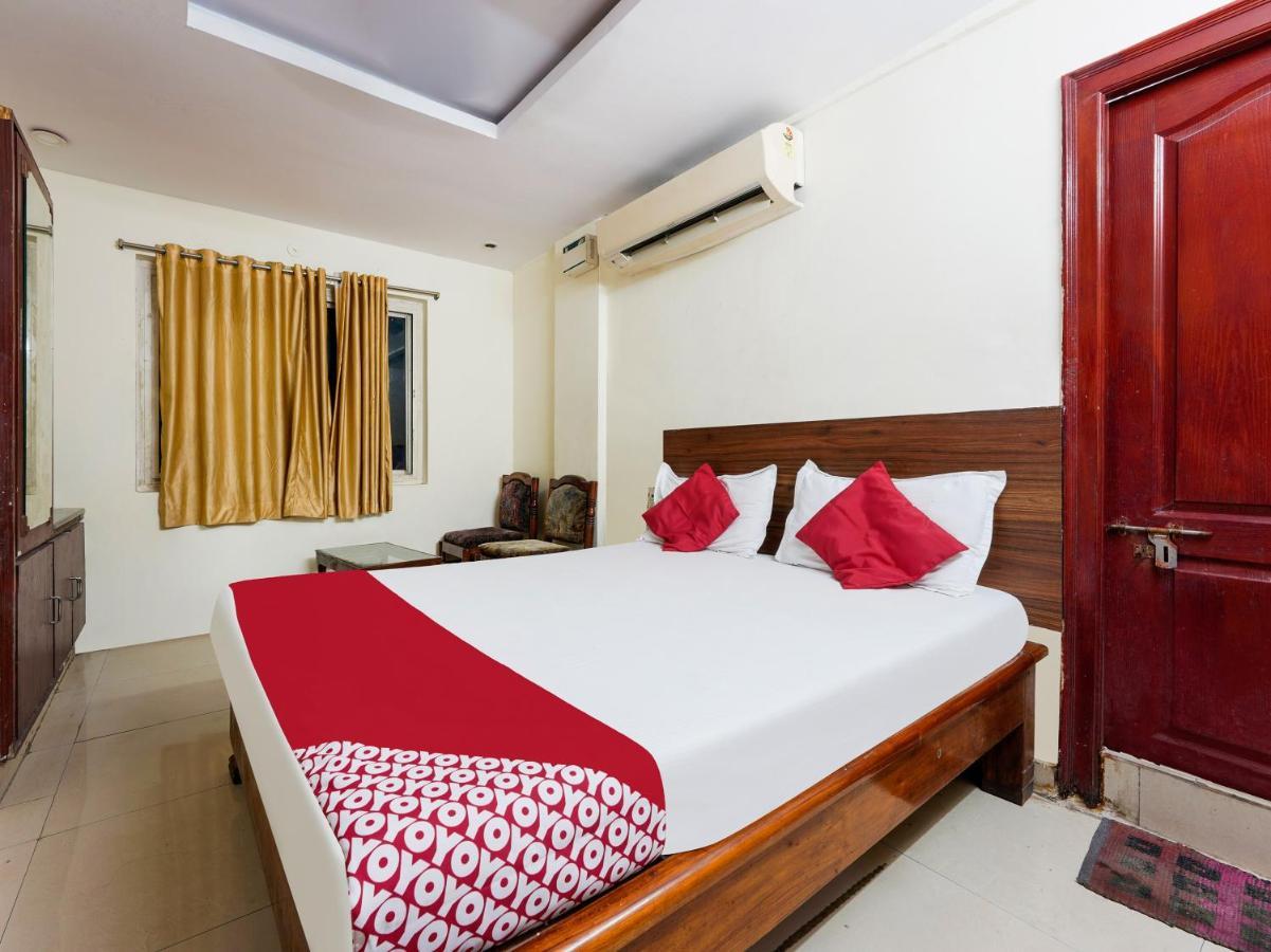 SPOT ON 82731 Hotel Supriya Vijayawāda Exterior foto