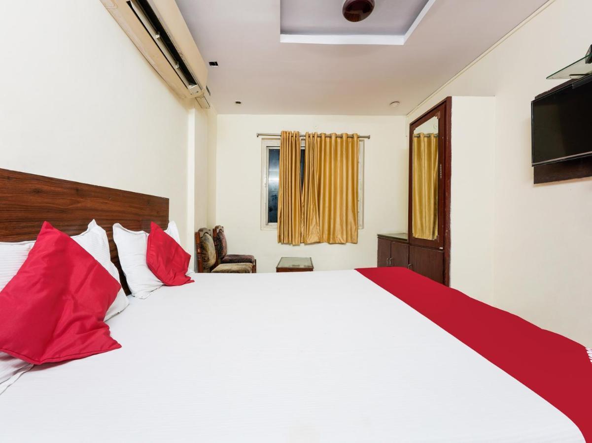 SPOT ON 82731 Hotel Supriya Vijayawāda Exterior foto