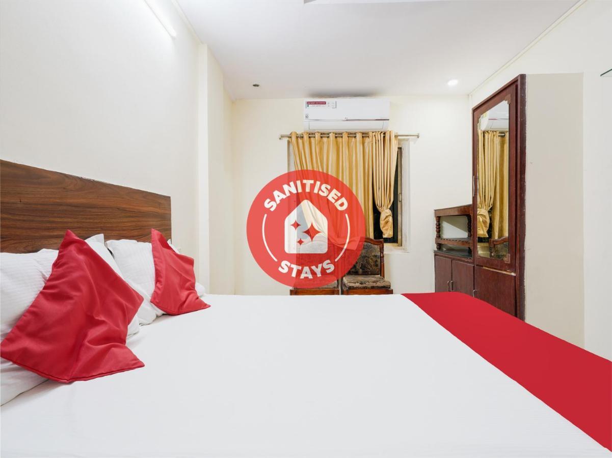 SPOT ON 82731 Hotel Supriya Vijayawāda Exterior foto