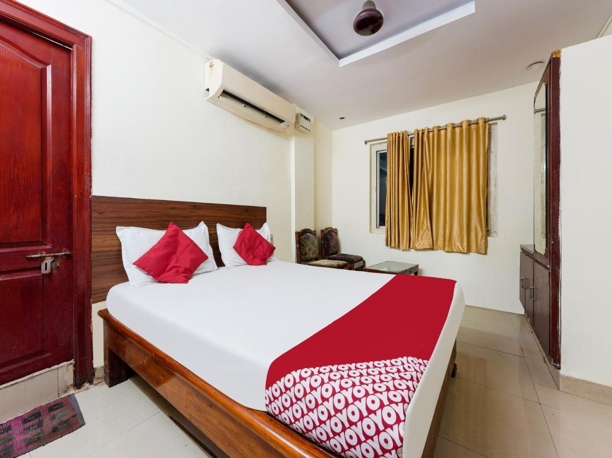 SPOT ON 82731 Hotel Supriya Vijayawāda Exterior foto