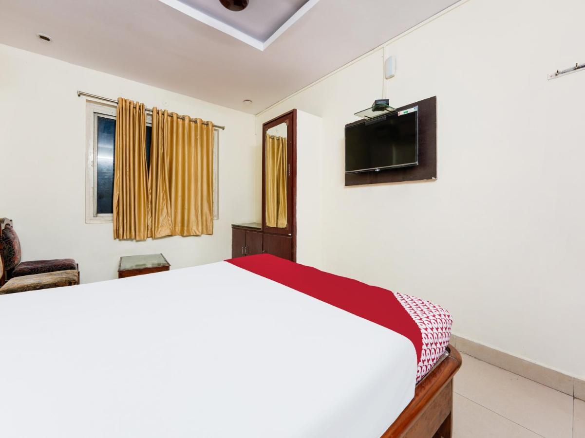 SPOT ON 82731 Hotel Supriya Vijayawāda Exterior foto